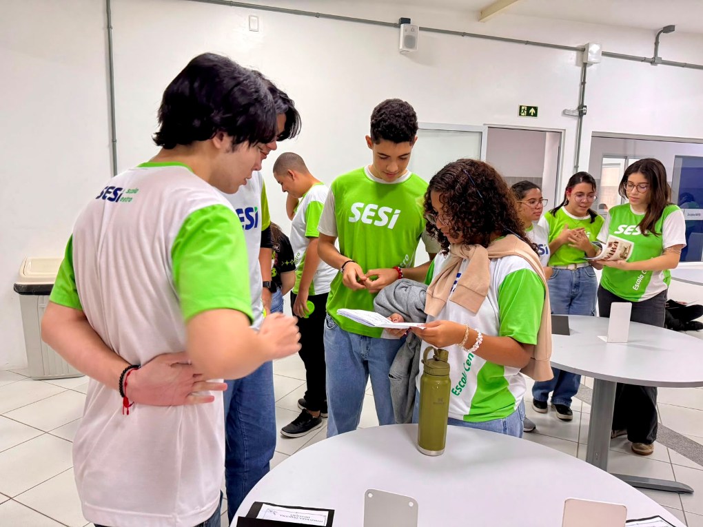 Alunos do SESI Alagoas transformam histórias em obras literárias em ação pelo Dia do Escritor